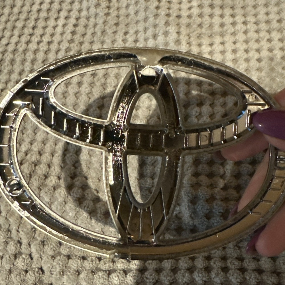 OEM Toyota‎ Emblem #75431-02080 Silver - Picture 3 of 6